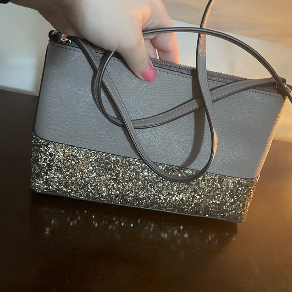 Cute Kate Spade crossbody bag. Only used once. In great condition - Picture 2 of 3